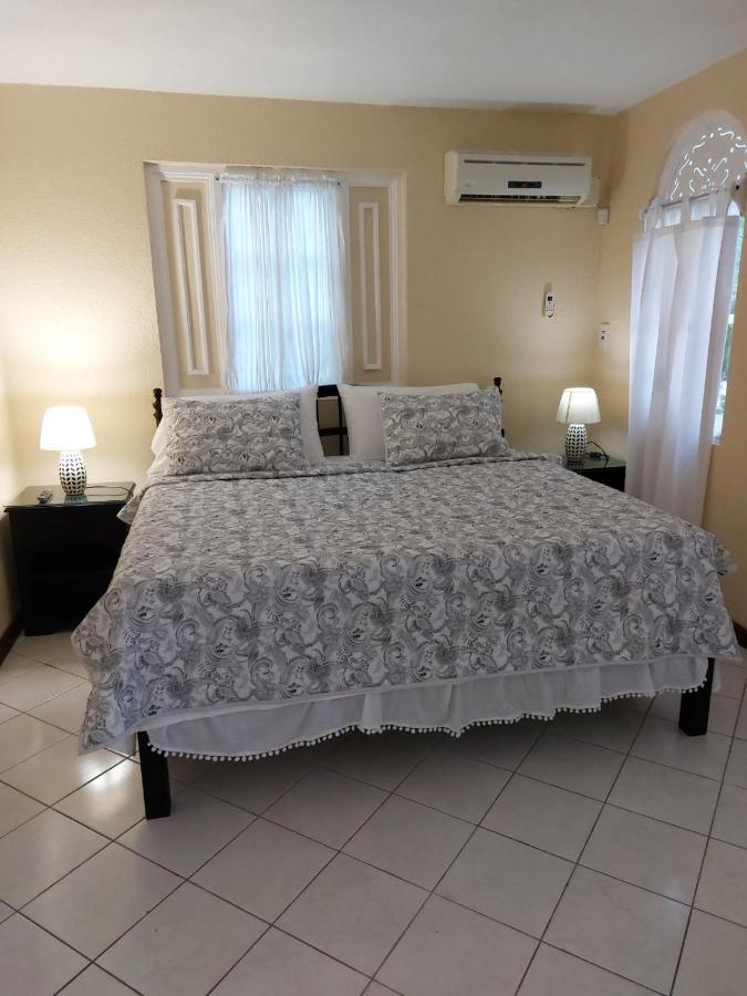 Cozy Villa Escape Runaway Bay Exterior photo
